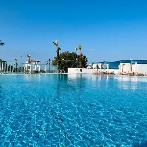 3* Hotel Adelais Bay