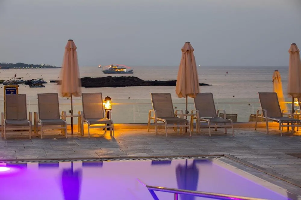 Hôtel Louis Nausicaa Beach à Protaras
