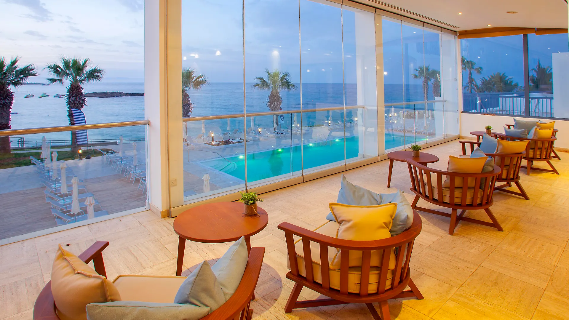 Hôtel Louis Nausicaa Beach à Protaras